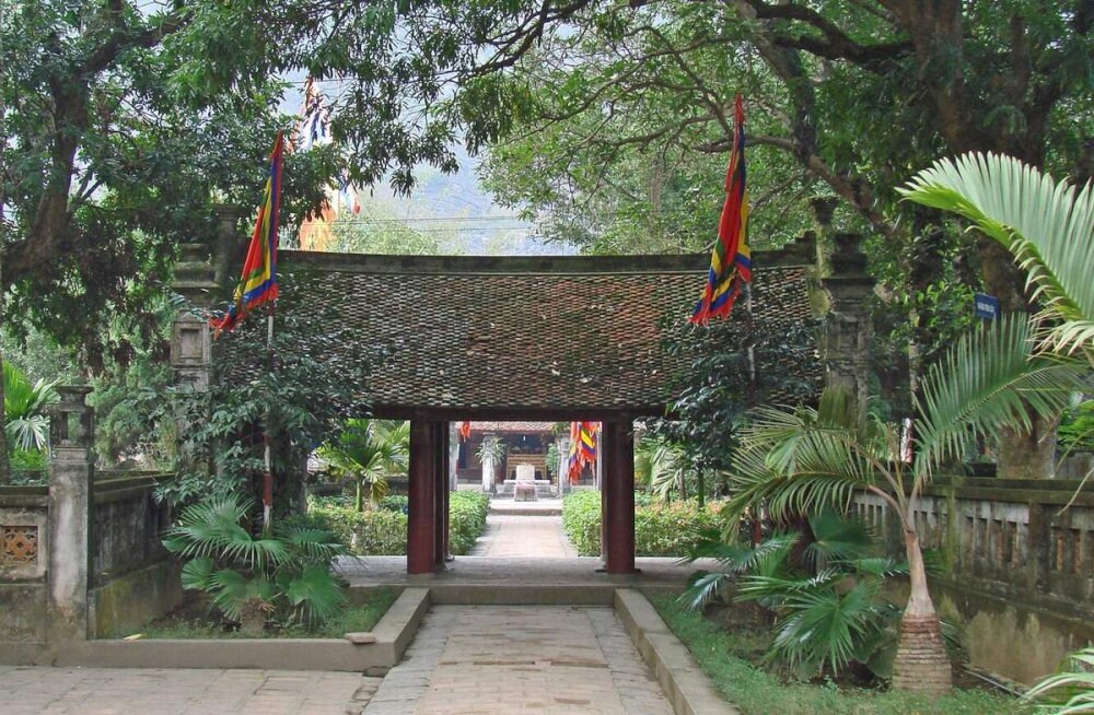 The King Le Dai Hanh Temple with ancient architecture